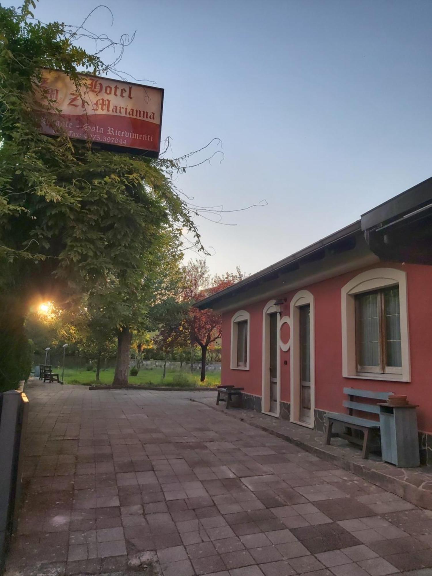 Hotel Zi Marianna Pertosa Exterior foto